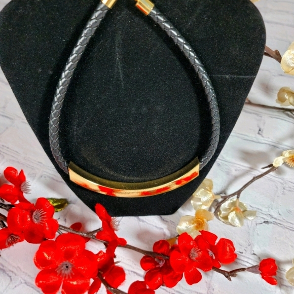 Choker Necklace - Picture 1 of 3